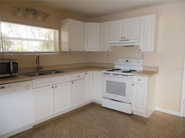 1729 PINE AVENUE, Deland, FL 32724