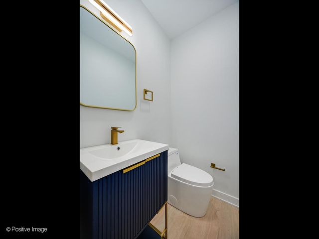 1910 W George Street, Chicago, IL 60657