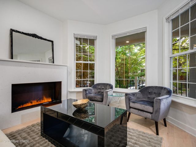 1910 W George Street, Chicago, IL 60657