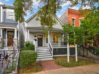 1910 W George Street, Chicago, IL 60657