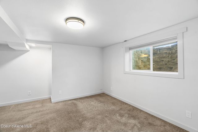 7040 N 15th ST, Dalton Gardens, ID 83815