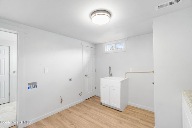 7040 N 15th ST, Dalton Gardens, ID 83815