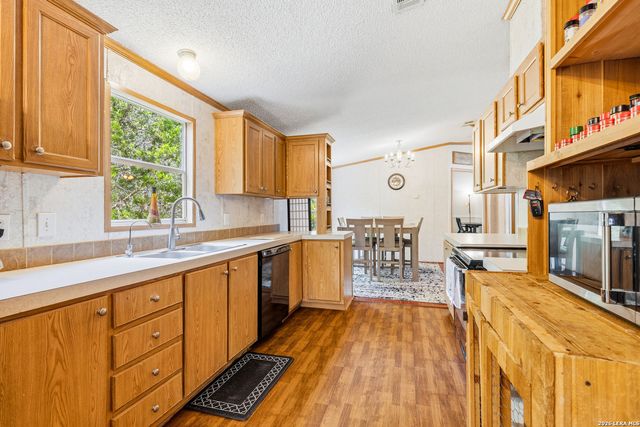885 BRUSHY CREEK DR, Lakehills, TX 78063