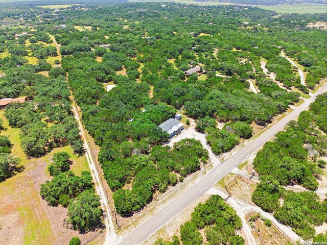 885 BRUSHY CREEK DR, Lakehills, TX 78063