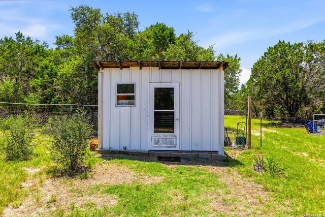 885 BRUSHY CREEK DR, Lakehills, TX 78063