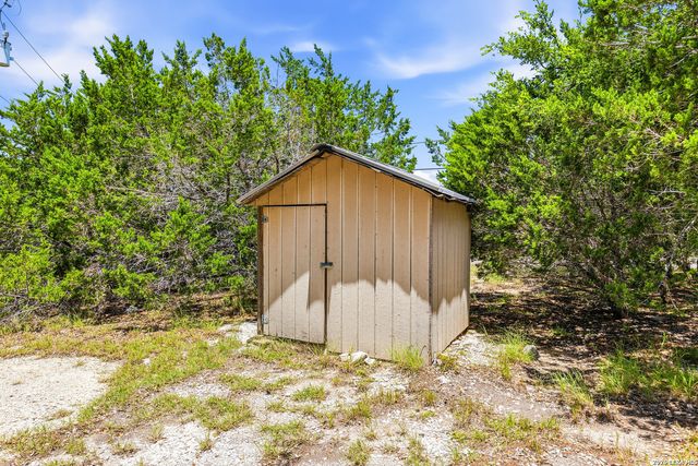 885 BRUSHY CREEK DR, Lakehills, TX 78063