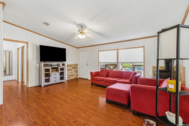 885 BRUSHY CREEK DR, Lakehills, TX 78063