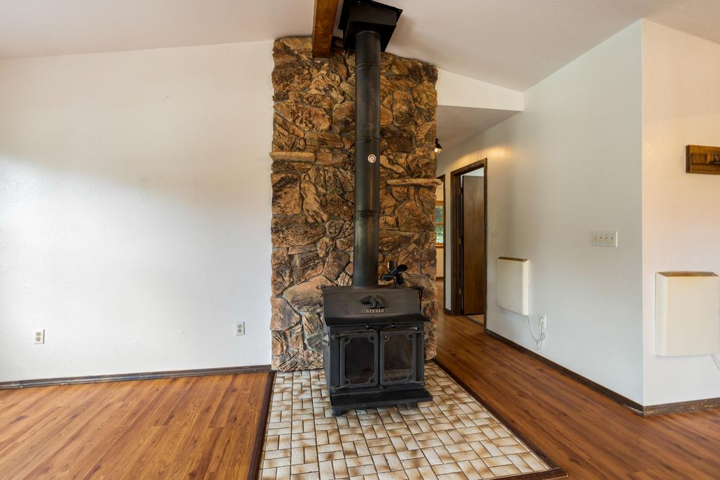 Image 5 of property listing at 504 Elk Trail, Jemez Springs, NM 87025
