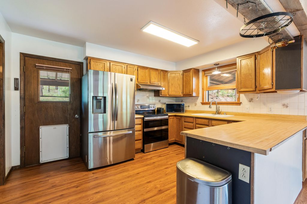 Image 8 of property listing at 504 Elk Trail, Jemez Springs, NM 87025