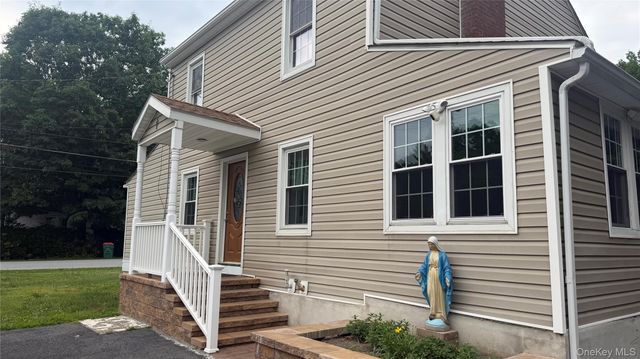 17 Degarmo Road, Poughkeepsie, NY 12603