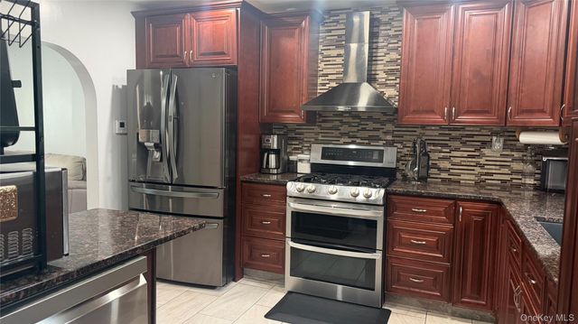 17 Degarmo Road, Poughkeepsie, NY 12603