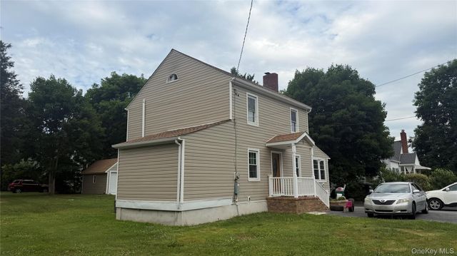 17 Degarmo Road, Poughkeepsie, NY 12603