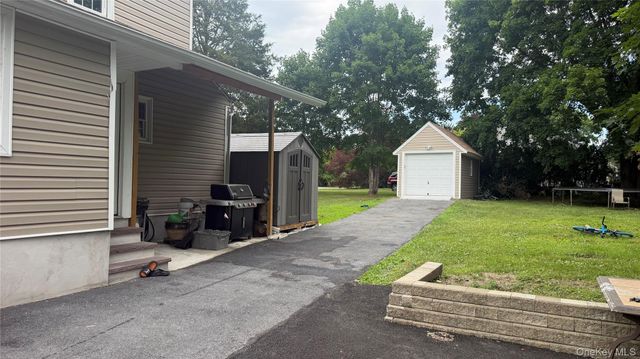 17 Degarmo Road, Poughkeepsie, NY 12603