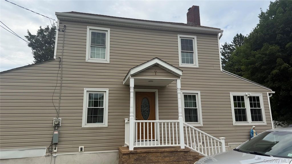 17 Degarmo Road, Poughkeepsie, NY 12603