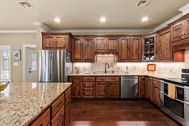 606 Park Drive, Weimar, TX 78962