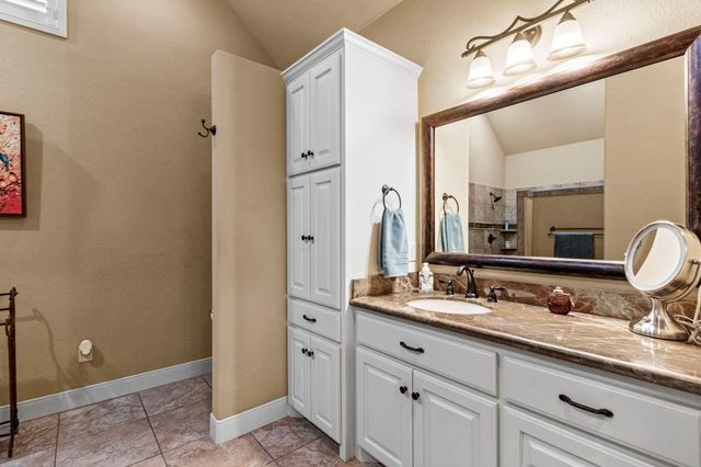 606 Park Drive, Weimar, TX 78962