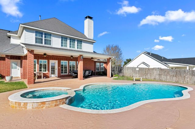 606 Park Drive, Weimar, TX 78962