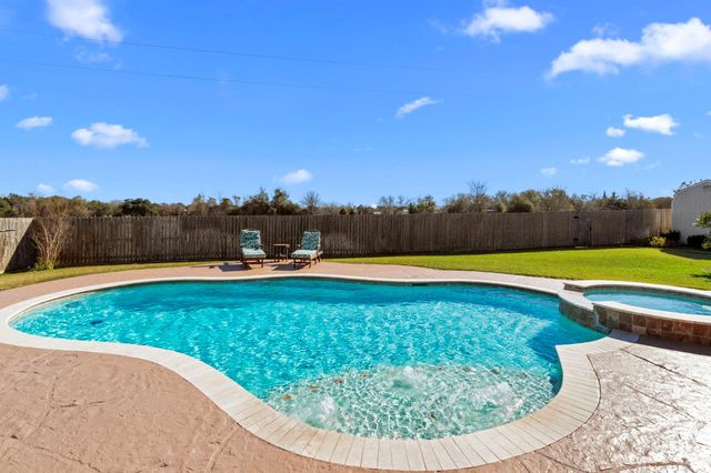 606 Park Drive, Weimar, TX 78962