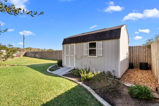 606 Park Drive, Weimar, TX 78962