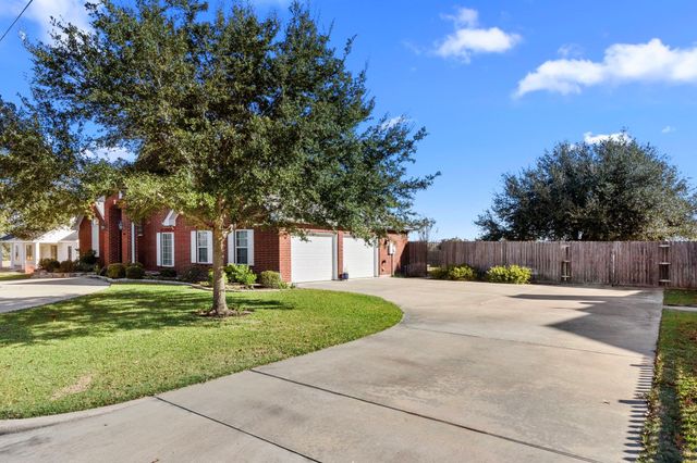 606 Park Drive, Weimar, TX 78962