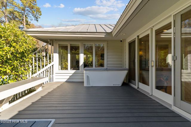 605 Ravenswood Road, Hampstead, NC 28443