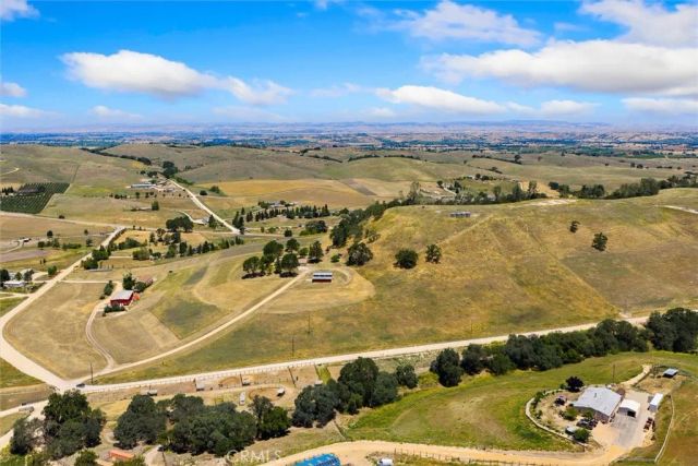 6998 Kingsbury Road, Templeton, CA 93465