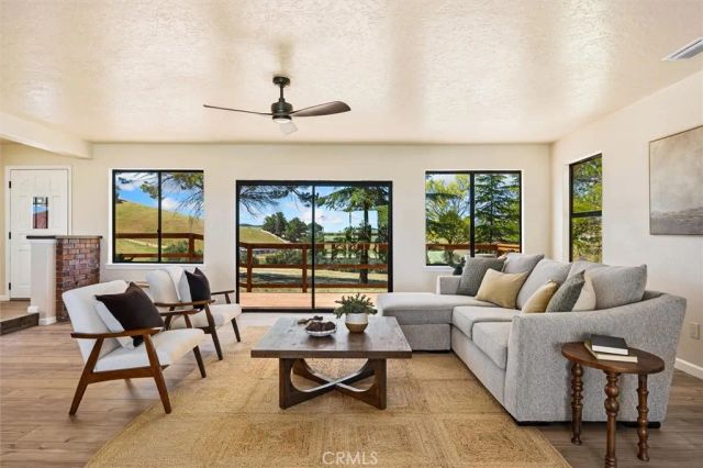 6998 Kingsbury Road, Templeton, CA 93465