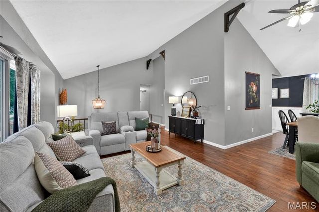 837 Pontoison Drive, Manchester, MO 63021