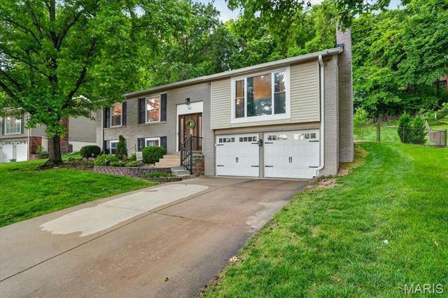 837 Pontoison Drive, Manchester, MO 63021
