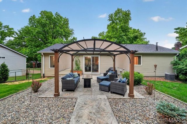 837 Pontoison Drive, Manchester, MO 63021