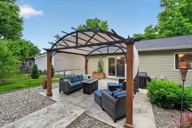 837 Pontoison Drive, Manchester, MO 63021