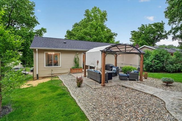 837 Pontoison Drive, Manchester, MO 63021