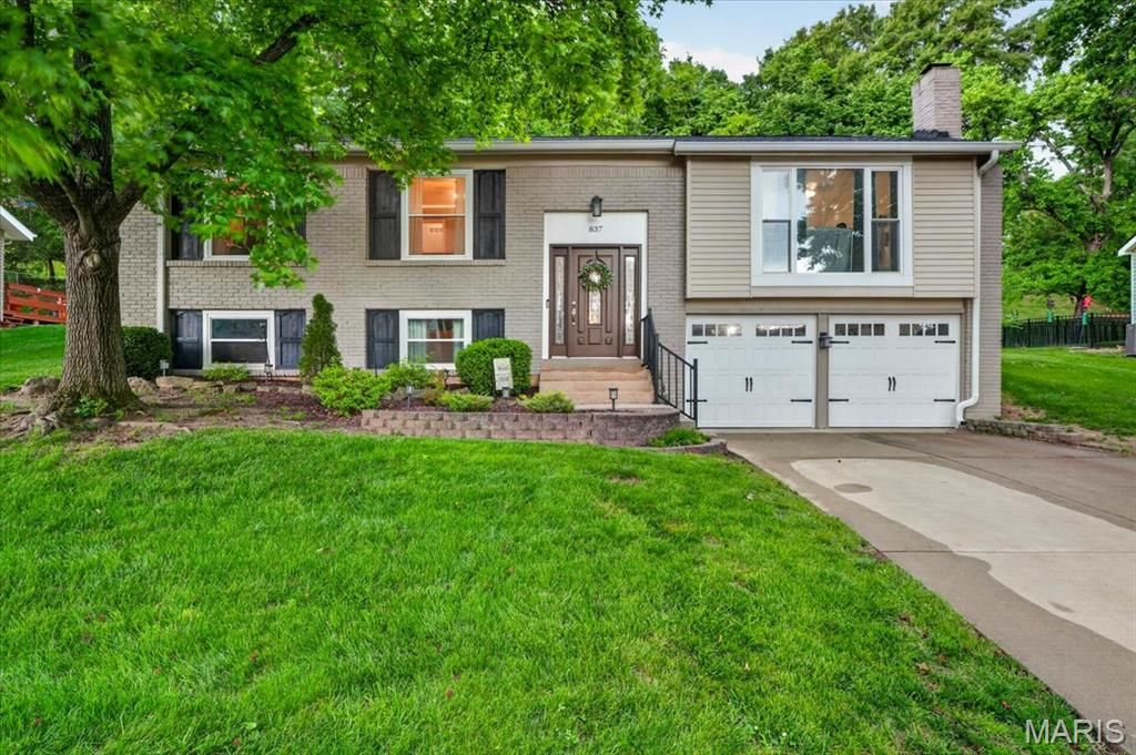 837 Pontoison Drive, Manchester, MO 63021