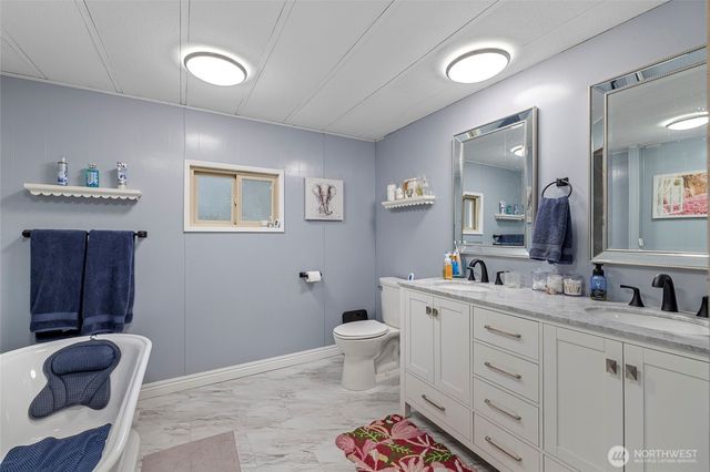 4565 Woodland Circle, Oak Harbor, WA 98277