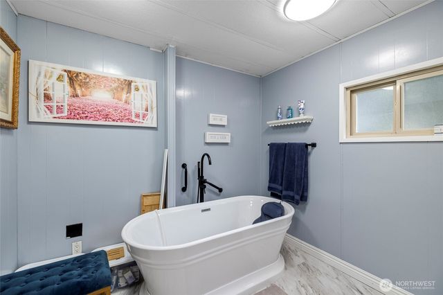 4565 Woodland Circle, Oak Harbor, WA 98277