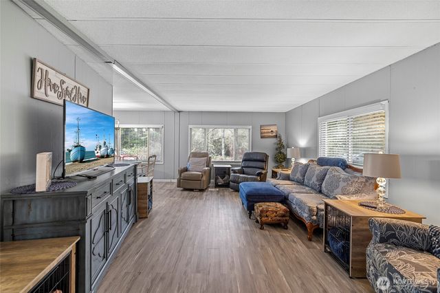 4565 Woodland Circle, Oak Harbor, WA 98277
