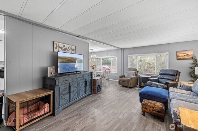 4565 Woodland Circle, Oak Harbor, WA 98277