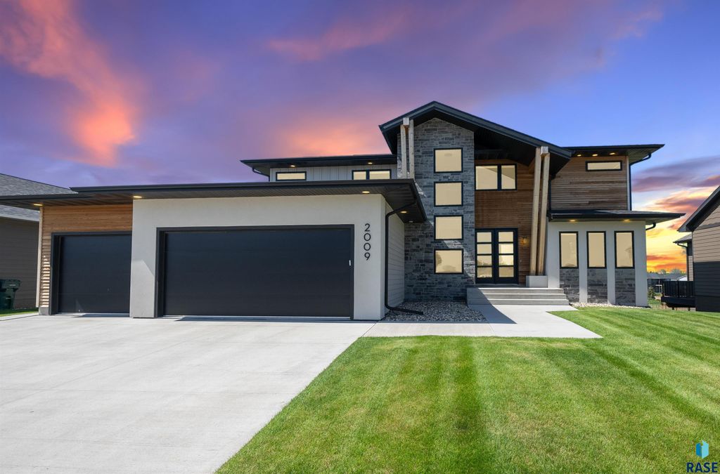 2009 S Firestone Ln Lane, Sioux Falls, SD 57110