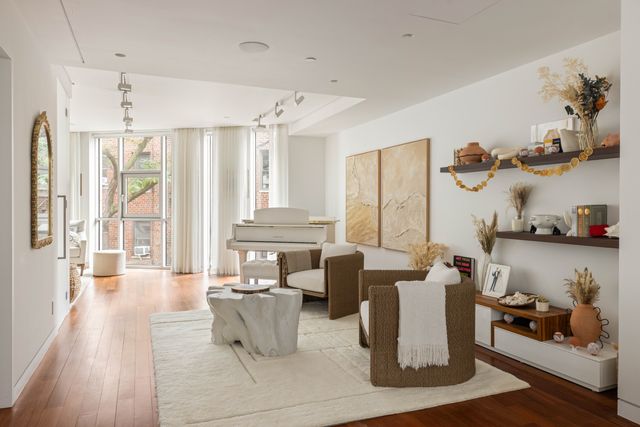 9 MINETTA Street, New York City, NY 10012