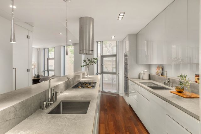 9 MINETTA Street, New York City, NY 10012