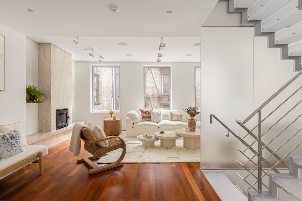 9 MINETTA Street, New York City, NY 10012