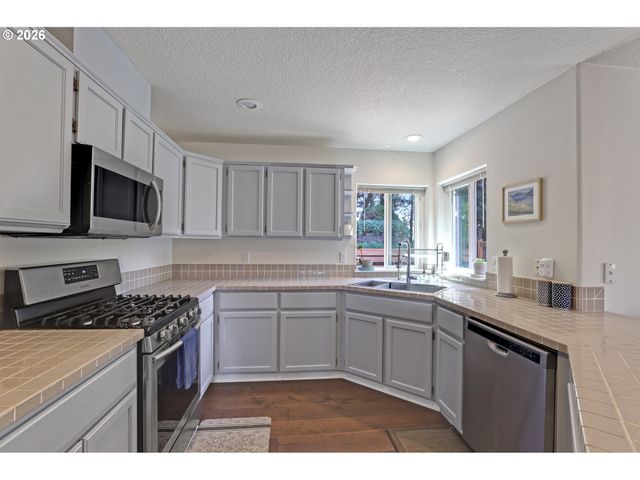 8932 Sw 149TH Pl, Beaverton, OR 97007