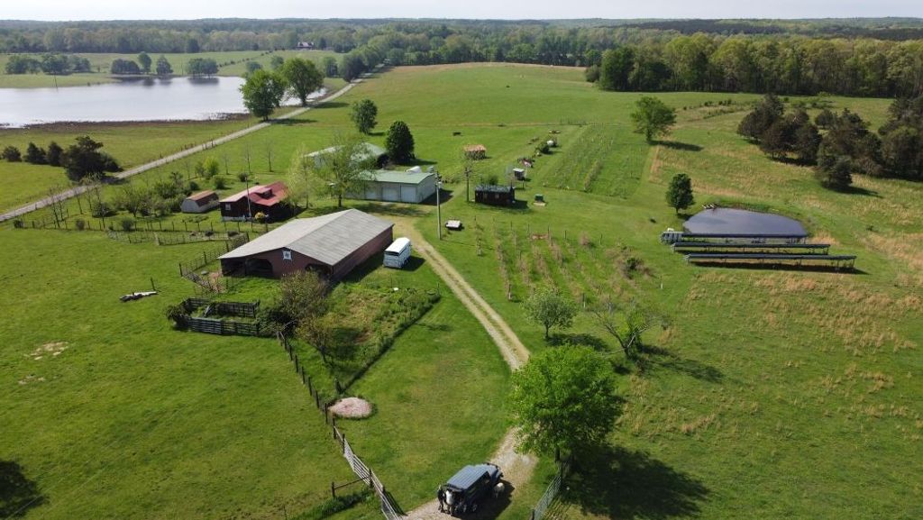 1491 Highway 230, W, Nunnelly, TN 37137