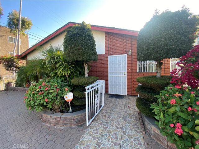 3111 Halldale Ave., Los Angeles, CA 90018