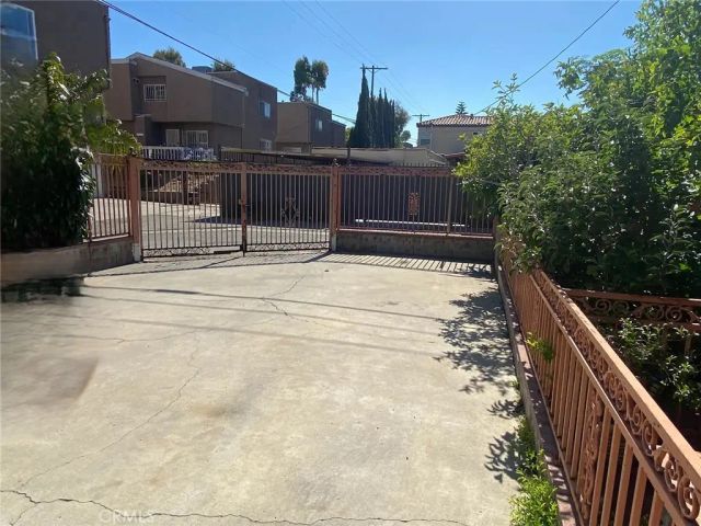 3111 Halldale Ave., Los Angeles, CA 90018