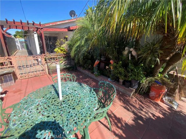 3111 Halldale Ave., Los Angeles, CA 90018