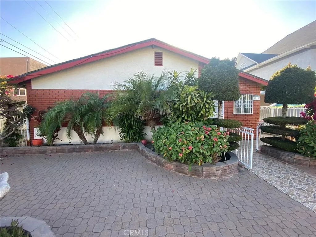 3111 Halldale Ave., Los Angeles, CA 90018