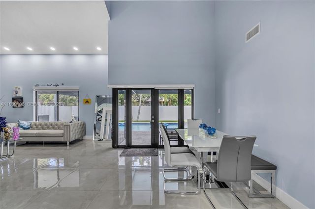 6325 NW 200th St, Hialeah, FL 33015