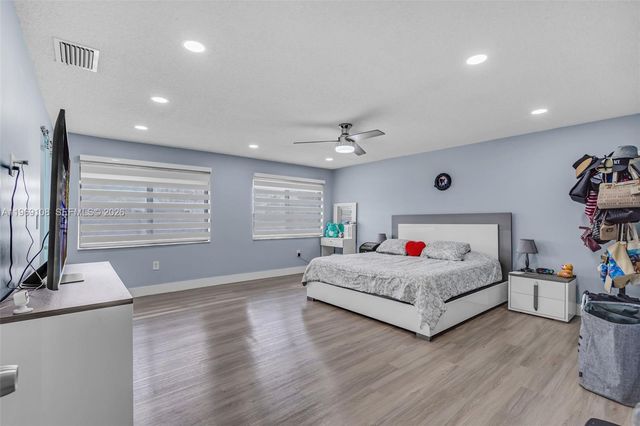 6325 NW 200th St, Hialeah, FL 33015