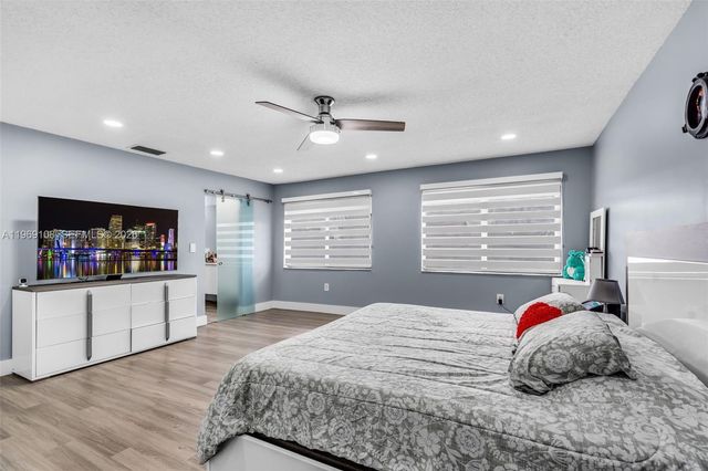 6325 NW 200th St, Hialeah, FL 33015